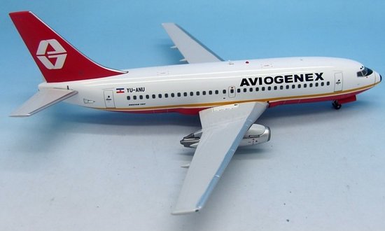 Boeing 737-200 Aviogenex mit Halter